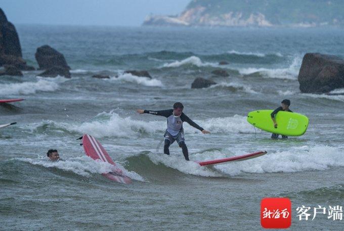 青岛男篮20-4暴击广州,杨瀚森6+6赵嘉义9+5,崔永熙11+6!
